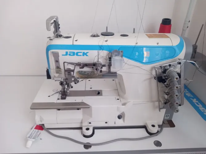 Máquina galoneira (colarete)Jack 