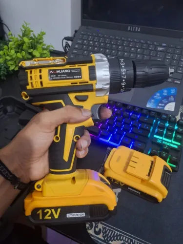 Furadeira e Parafusadeira + Maleta e com 2 Baterias