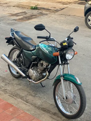 Vende-se moto zera sem detalhes