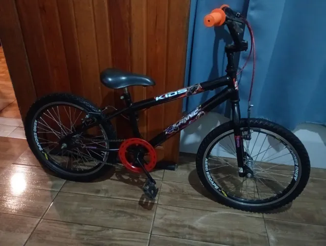 Bicicleta aro 20 em ótimo estado