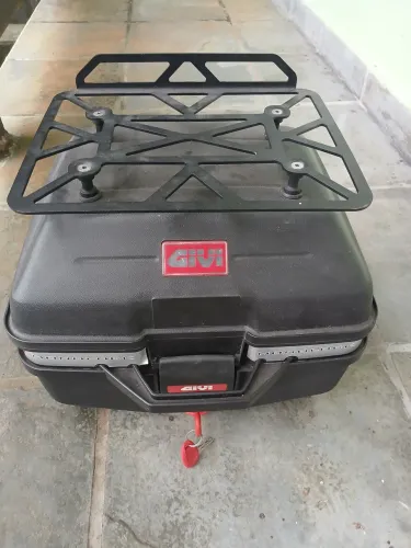 Baú Givi Monolock 27L com grelha