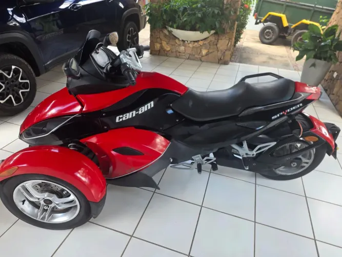 Vendo Triciclo Can am Spyder