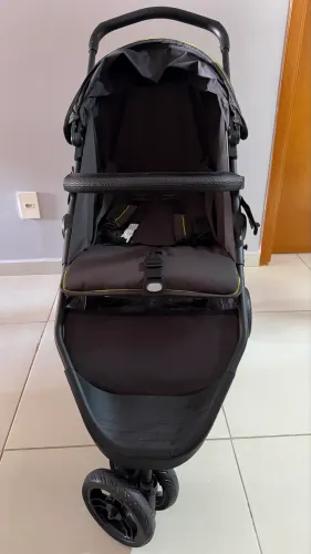 Carrinho de Bebê Burigotto Cr3 de 0 até 15kg para Passeio Cinza Escuro com Neon