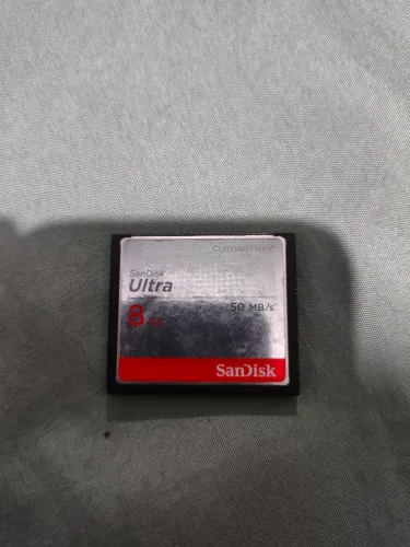 Cartão Compact flash (CF) 8gb 50mb's com case protetora 