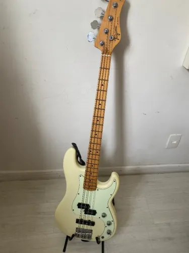 Contrabaixo 4C Woodstock 65 Wv com Capa Start è Amplificador Meteoro Junior 35 BS