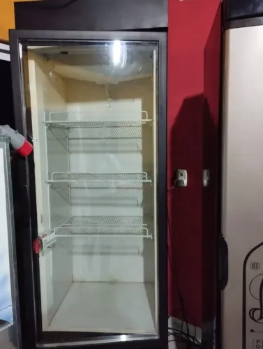 Cervejeira com porta de vidro
