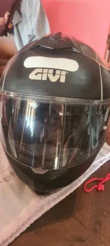 Capacete GIVI nr. 56 escamoteavel e com viseira solar