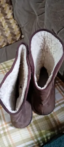 Bota forrada semi nova 