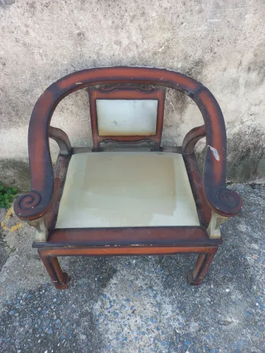 Poltrona madeira antiga