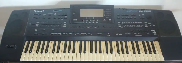 Teclado Roland EM - 2000