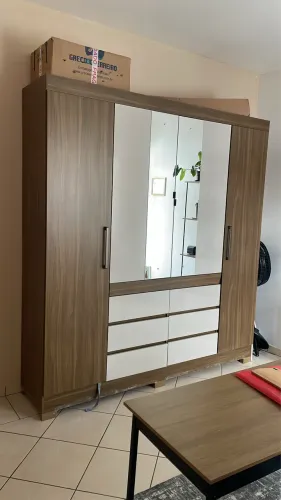Guarda Roupa com 1 ano de uso