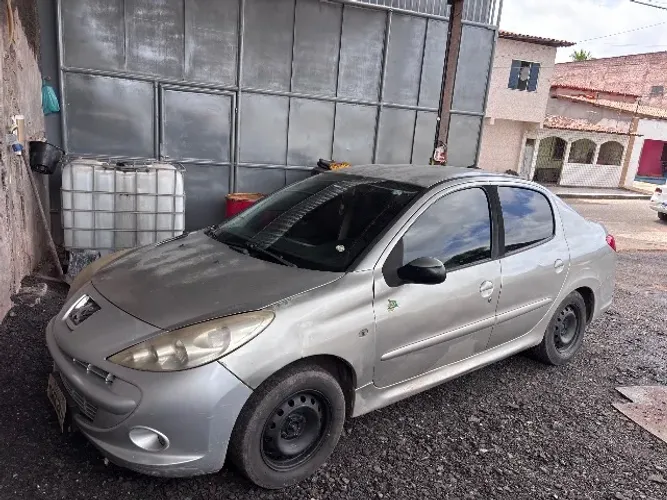 Peugeot 207 Sedan Passion XR 1.4 Flex 8V 4P 2013