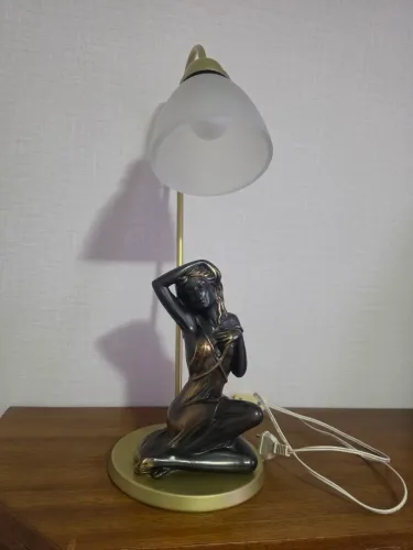 Estatueta abajur em bronze 