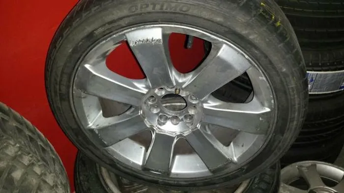 Roda aro 17 TSW Prata Palito VW Fox 5X100 multi de 5 furos 