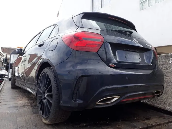 Sucata para retirada de peças Mercedes A250 /2016
