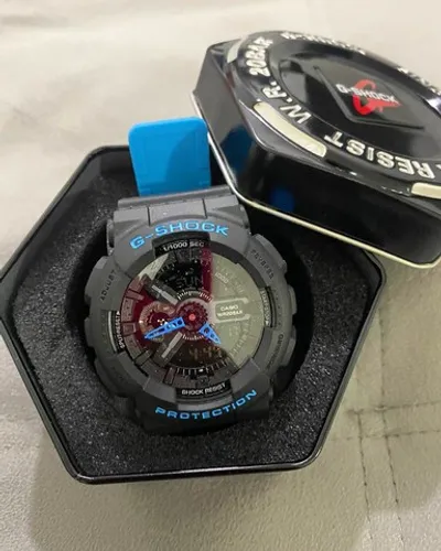 Relógio Casio G-Shock preto com azul na caixa 