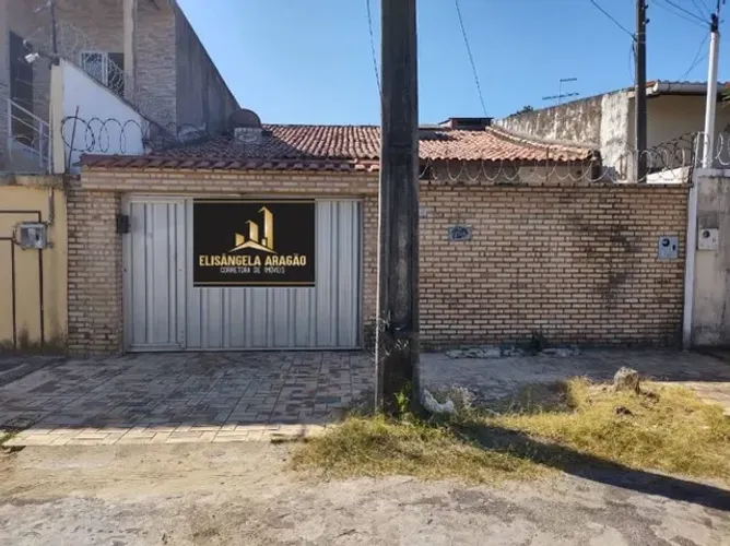 CP 032, Parangaba, Casa Plana, 05 quartos, 04 banheiros, 03 vagas de garagem