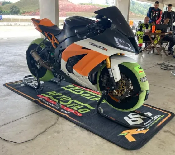 KAWASAKI NINJA ZX-10 R 15/15 ( Montada para Pista )