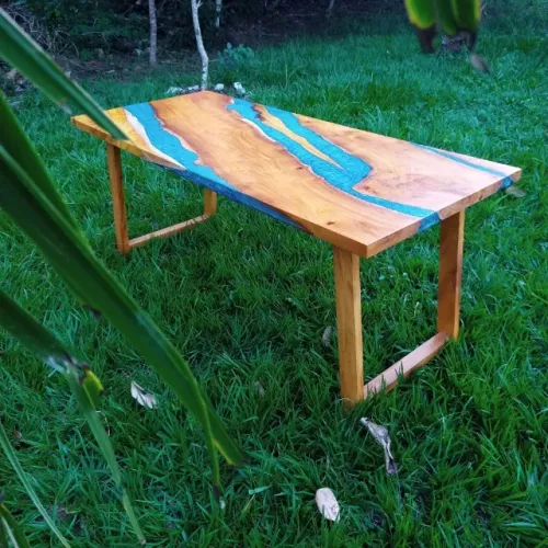 Mesa de jantar em madeira resina