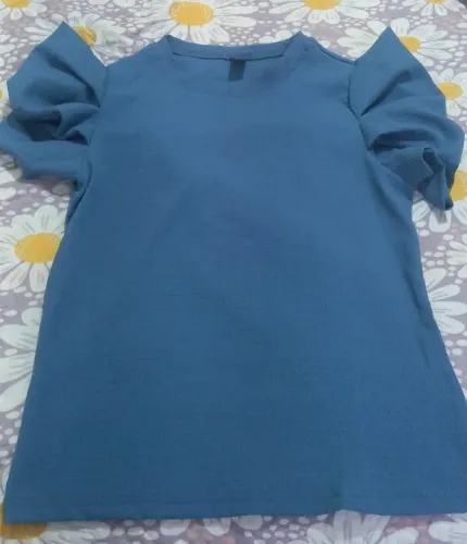 Blusa azul seminova.