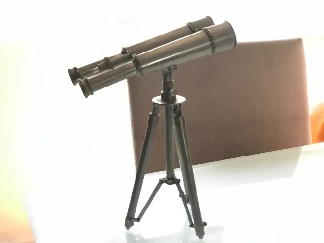 BINÓCULO DE MESA REGULÁVEL EM METAL PRATEADO