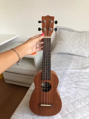 Ukulele Akahai K-21 nunca usado
