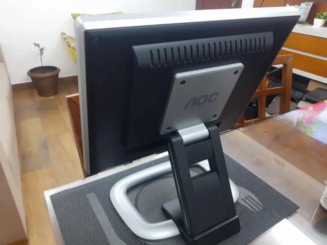 Monitor AOC - 17 polegadas usado