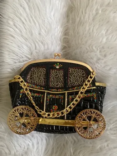 Bolsa nova importada , pode ser usada de mão e no ombro