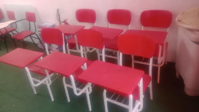 Vendo carteiras escolares em ótimo estado