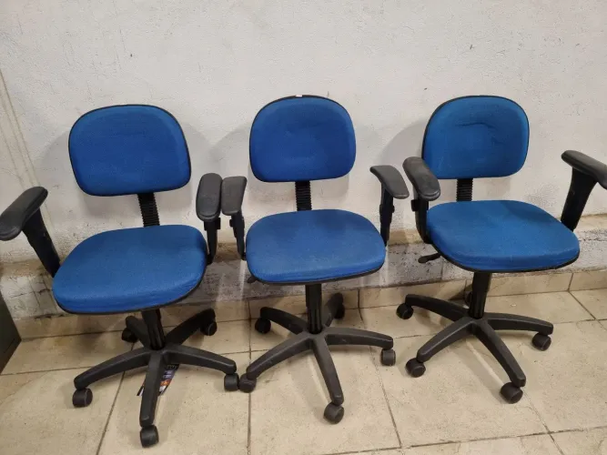 Cadeira de Trabalho com Braços e Rodinhas Azul Regulagem de Altura Ótimo Estado