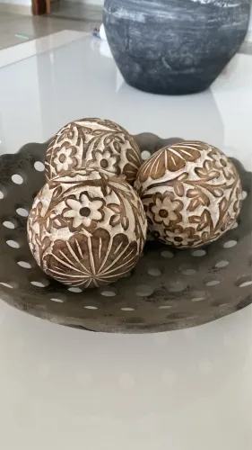 Bolas de madeira entalhada tok stok
