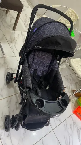 Carrinho + bebê conforto.