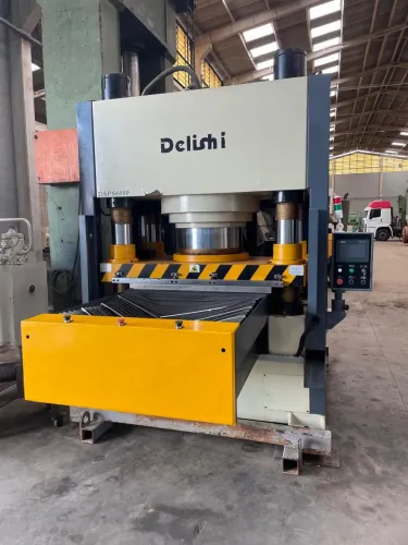 Prensa Hidráulica 4 Colunas Delishi 600 ton Ano 2024