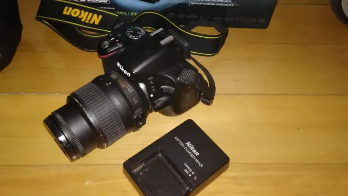 LlCâmera Nikon DSLR com Carregador