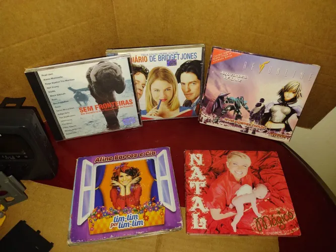 Cds diversos, originais, jogos, músicas, etc.