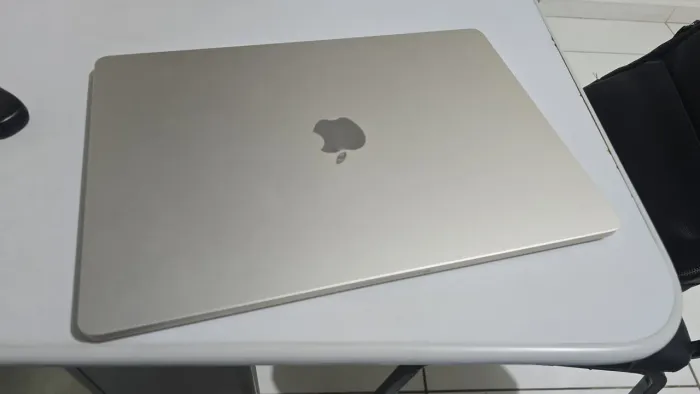 MacBook Air M3 15 polegadas Estelar 16 GB 256 GB, menos de 30 dias de uso.