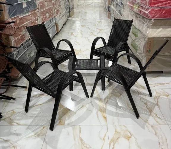 Conjunto de Móveis para Área Externa - 4 Cadeiras e Mesa