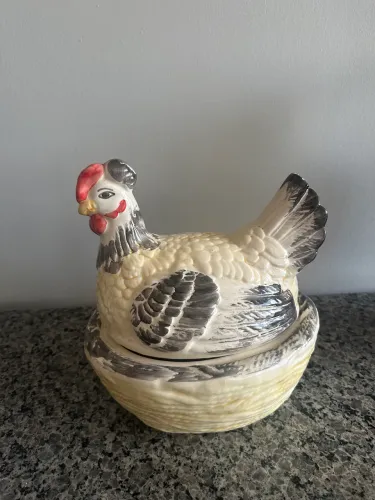 Vaso em forma de galinha de porcelana 