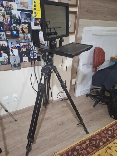 Teleprompter com tripé profissional