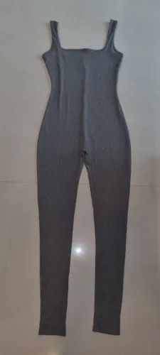 Macacão cinza