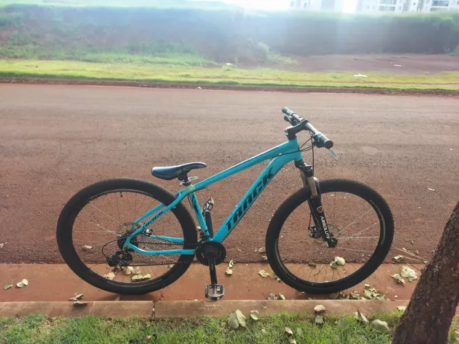 bicicleta Track, em boas condições por 1500. Aceito trocas em Nintendo switch