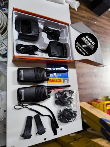 Par de Rádios comunicadores Baofeng completo 