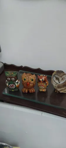 Corujas pequenas de enfeite