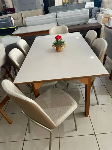 Mesa de jantar com 6 cadeiras em linho estrutura em alumínio