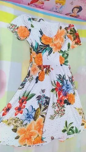 Vestido em tecido laise