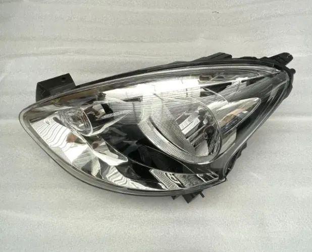 Farol Dianteiro Lado Esquerdo Nissan Versa