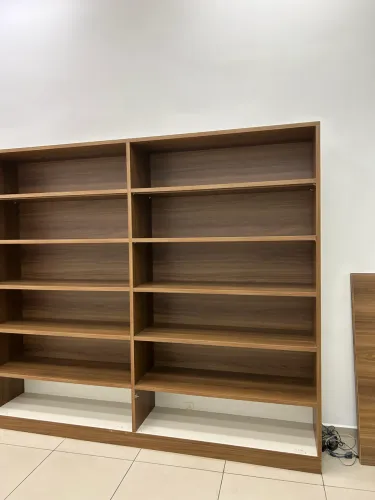 Duas estantes mdf 25 mm usada ideal loja de roupas estão desmontadas 