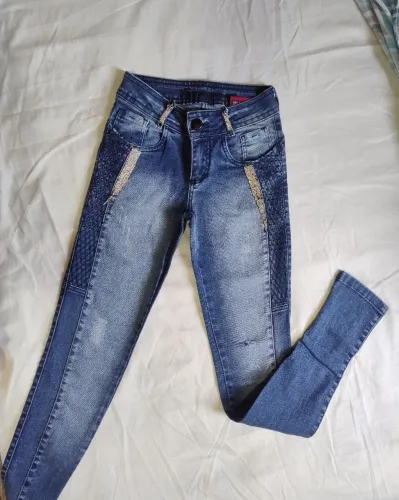 Calça skinny niran detalhes