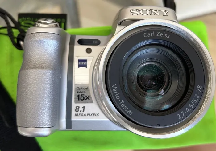 Câmera Digital Sony  H7 Carl Zeiss 8.1MP 15x Zoom