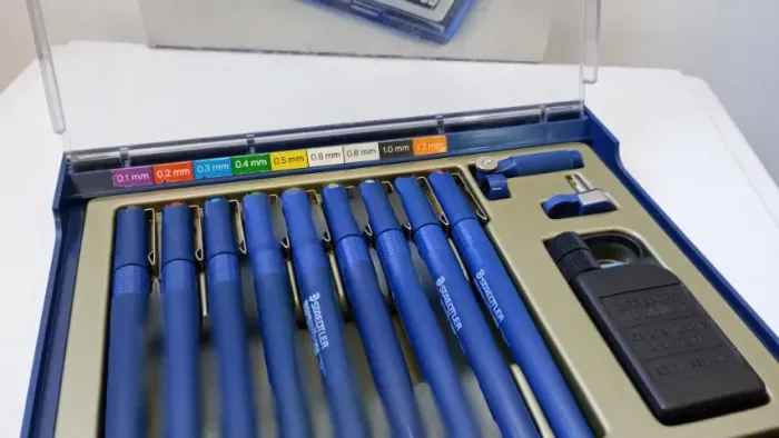 Estojo Staedtler Marsmatic 700 S9. Com 9 canetas! (RARIDADE)